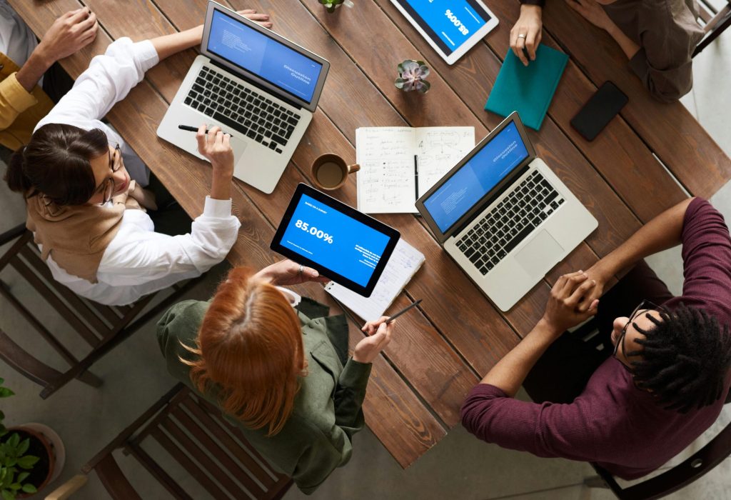 pexels-fauxels-3182773